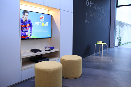 Orthodontics Sant Cugat clinic room awaits children with play station