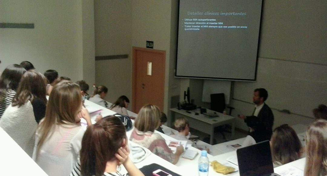 Foto 1 del artículo del Doctor Fernando de la Iglesia sobre Curso de Aplicaciones de los Microtornillos en Ortodoncia