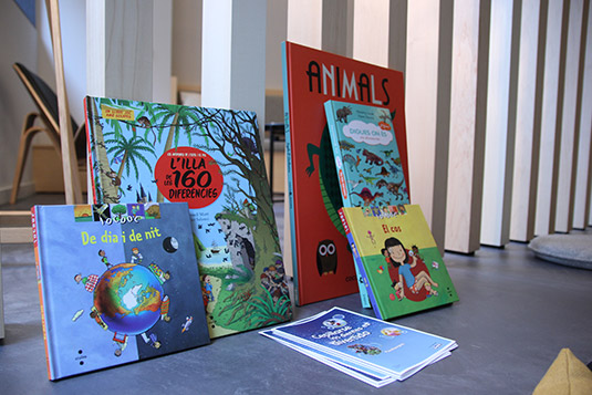 Ortodoncia Sant Cugat clínica sala espera libros infantiles Ortodoncia Sant Cugat clínica sala espera libros infantiles